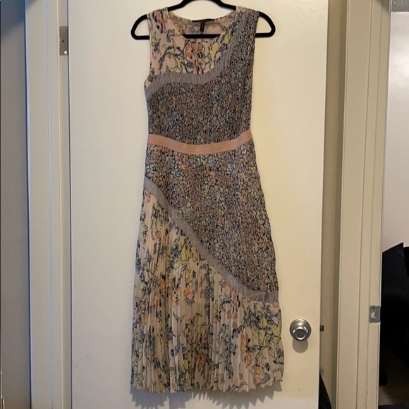 BCBGMaxAzria Peach Pleated Floral Fress - Picture 1 of 10